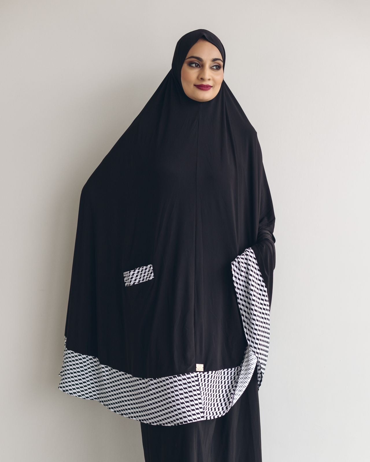 Knee length keffiyeh plissé burqa – Enrobe Collection